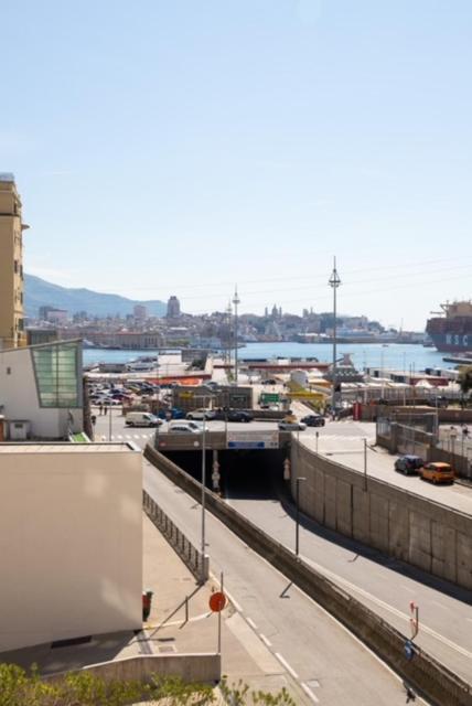 Grande Monolocale Con Parcheggio Interrato Incluso Apartment Genova Exterior foto
