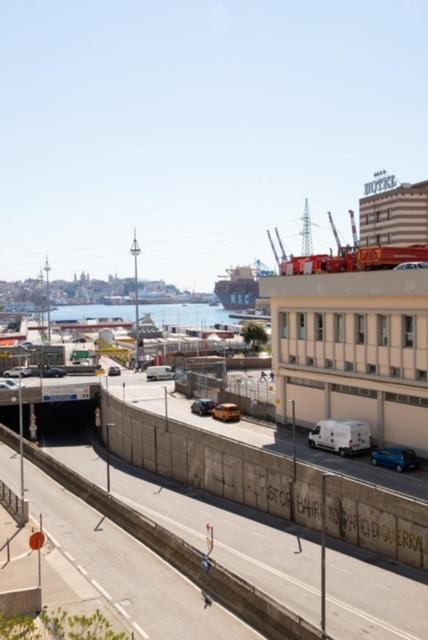 Grande Monolocale Con Parcheggio Interrato Incluso Apartment Genova Exterior foto